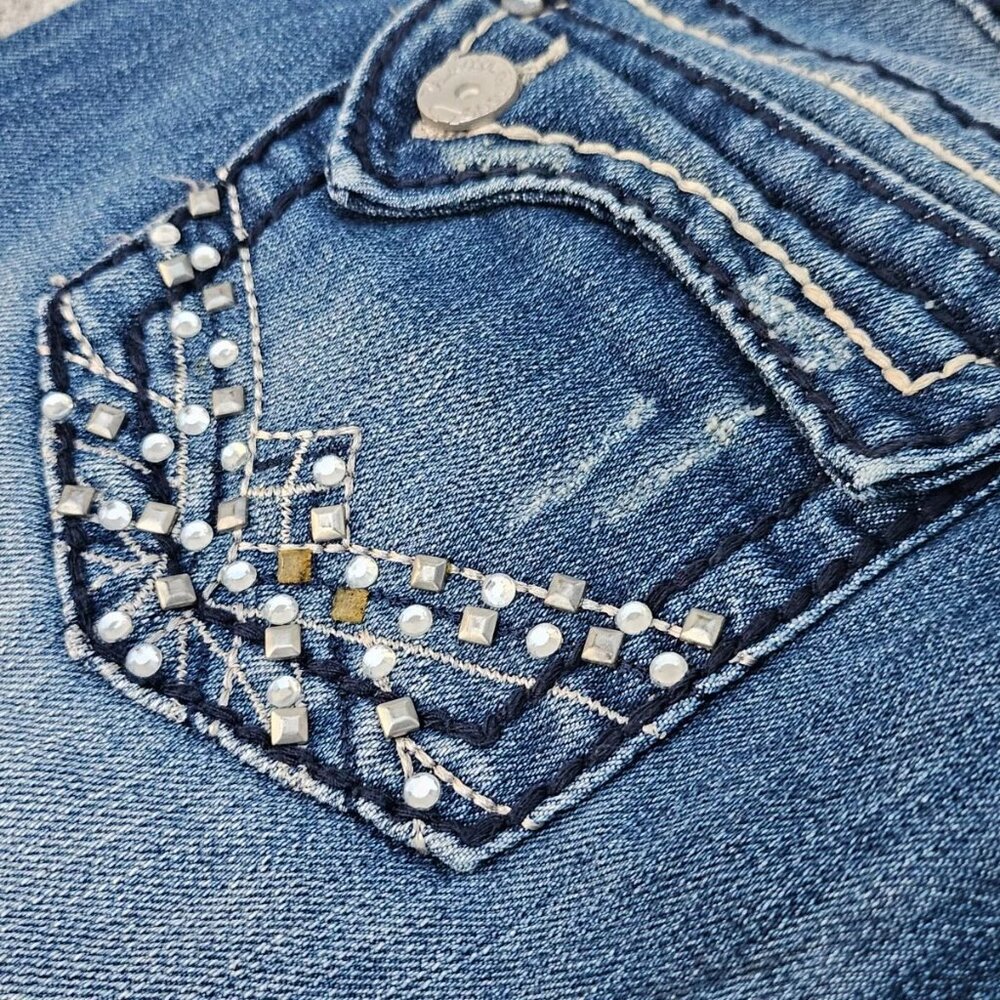 Almost Famous Women Shorts Ripped Blue Denim Jeans Capri Short Size 13 - Picture 8 of 9